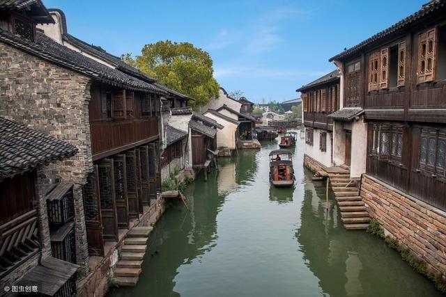 我的世界传送门：传送进大嘴怪的世界，这怪物伤害很高游戏画面